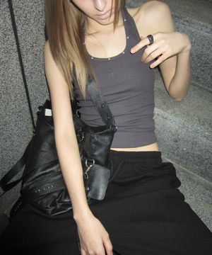 스터드 포인트 골지 홀터넥 차콜