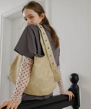 BUCKLE REVERSIBLE SHOULDER BAG_BUTTER & LEOPARD