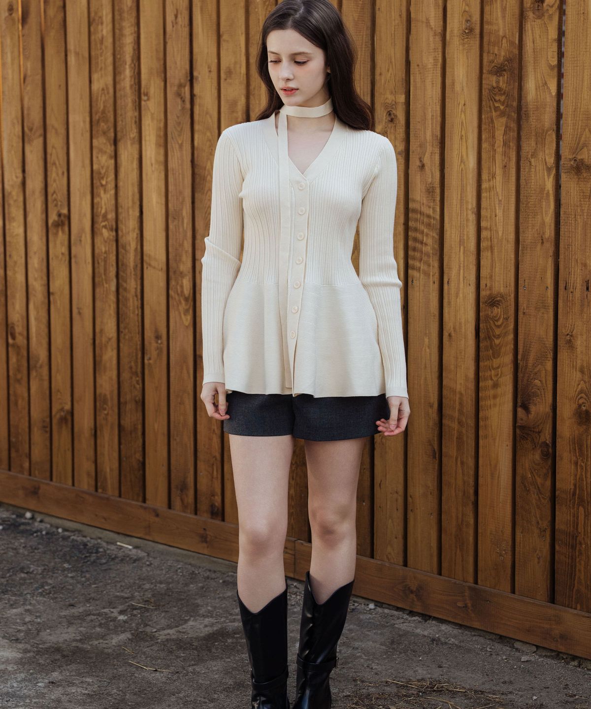 로트르드민(LAUTREDE MIN) Flared V Neck Knit Cardigan