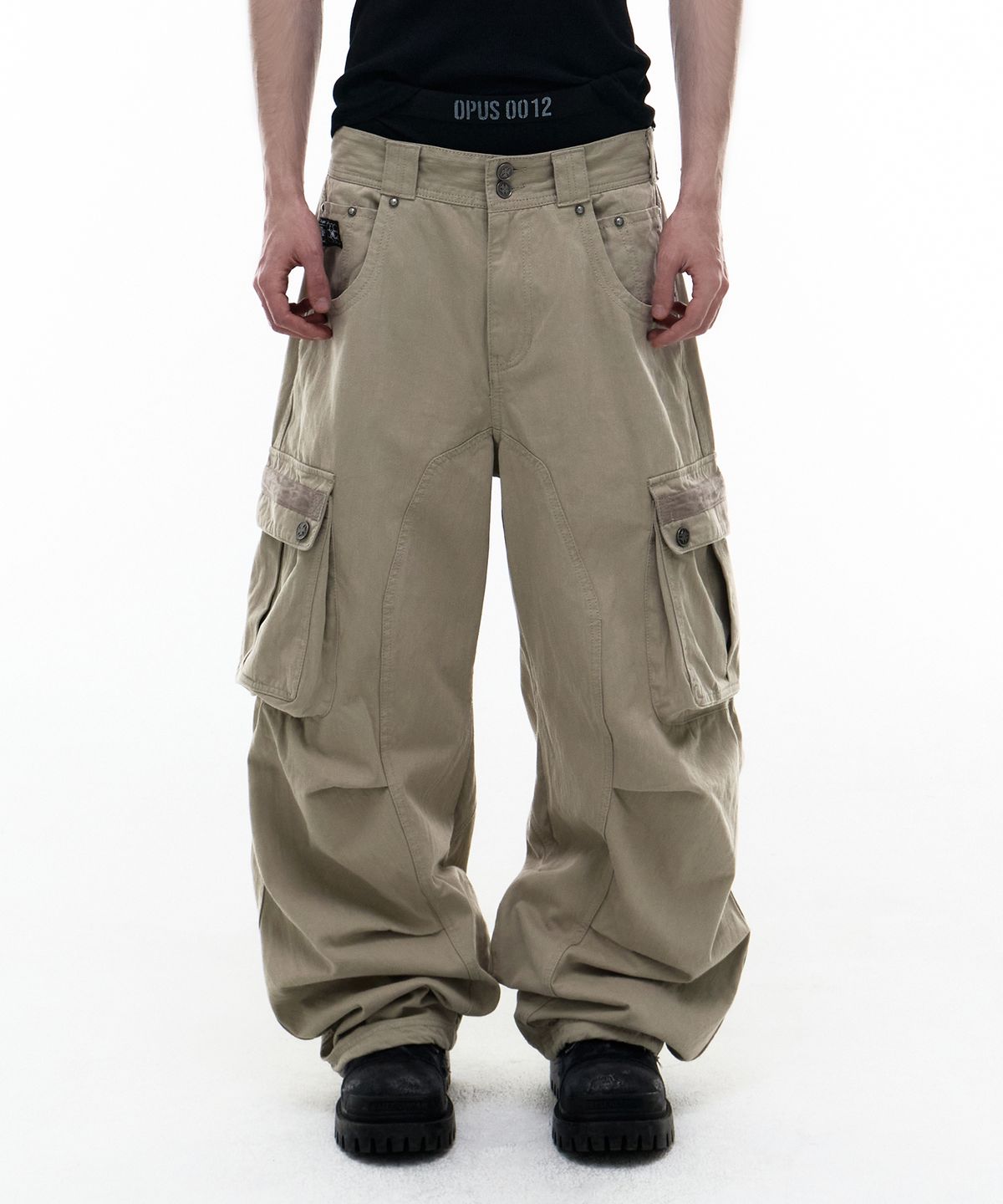 오퍼스 0012(OPUS 0012) Op. 08 BIND CURVED CARGO PANTS BEIGE
