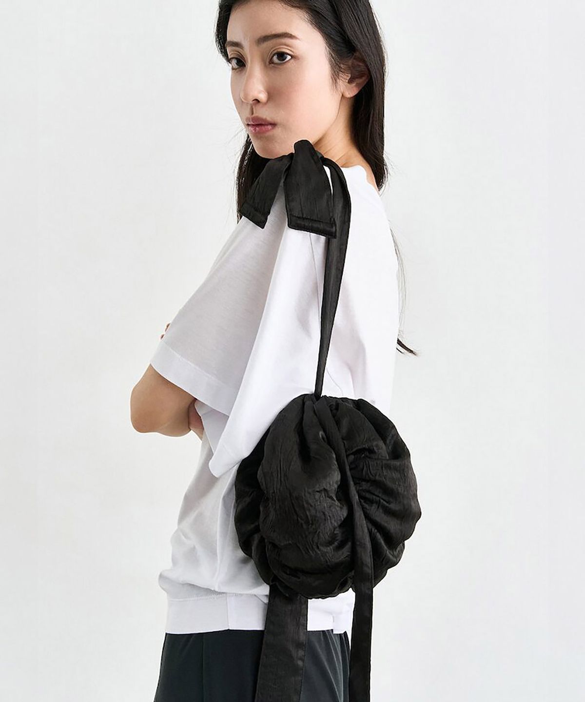 앙개(ANGGAE) Mini Ball Bag  Black