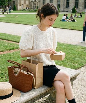 플라워 자수 텍스쳐 블라우스