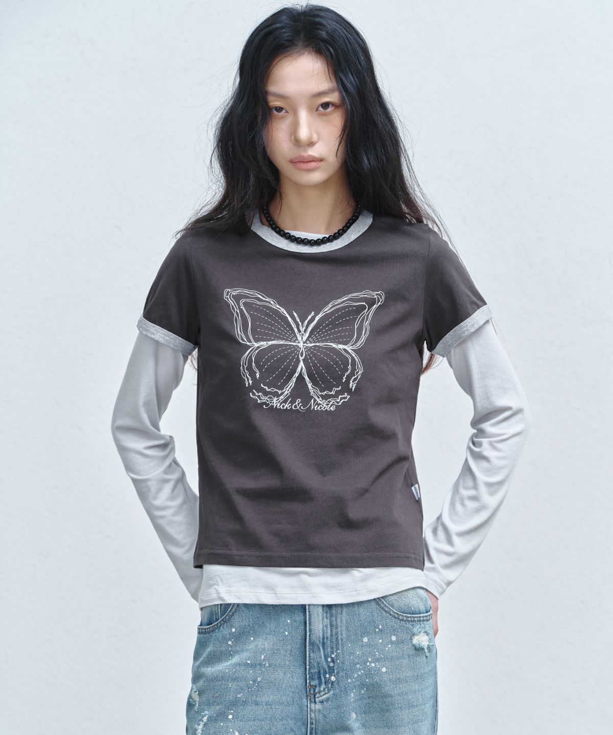 닉앤니콜(NICK&NICOLE) BUTTERFLY GRAPHIC RINGER TOP_CHARCOAL