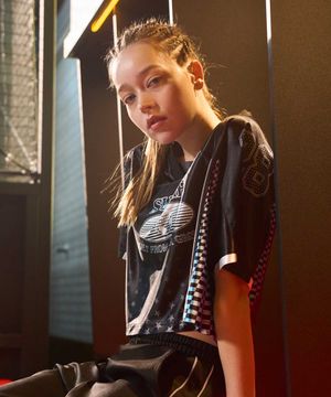 우먼스 글로시 블록코어 크롭 숏슬리브 블랙 GA6626 BK