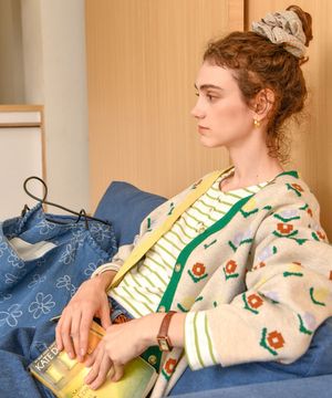 플라워배색V넥가디건 (ZYCD251102)