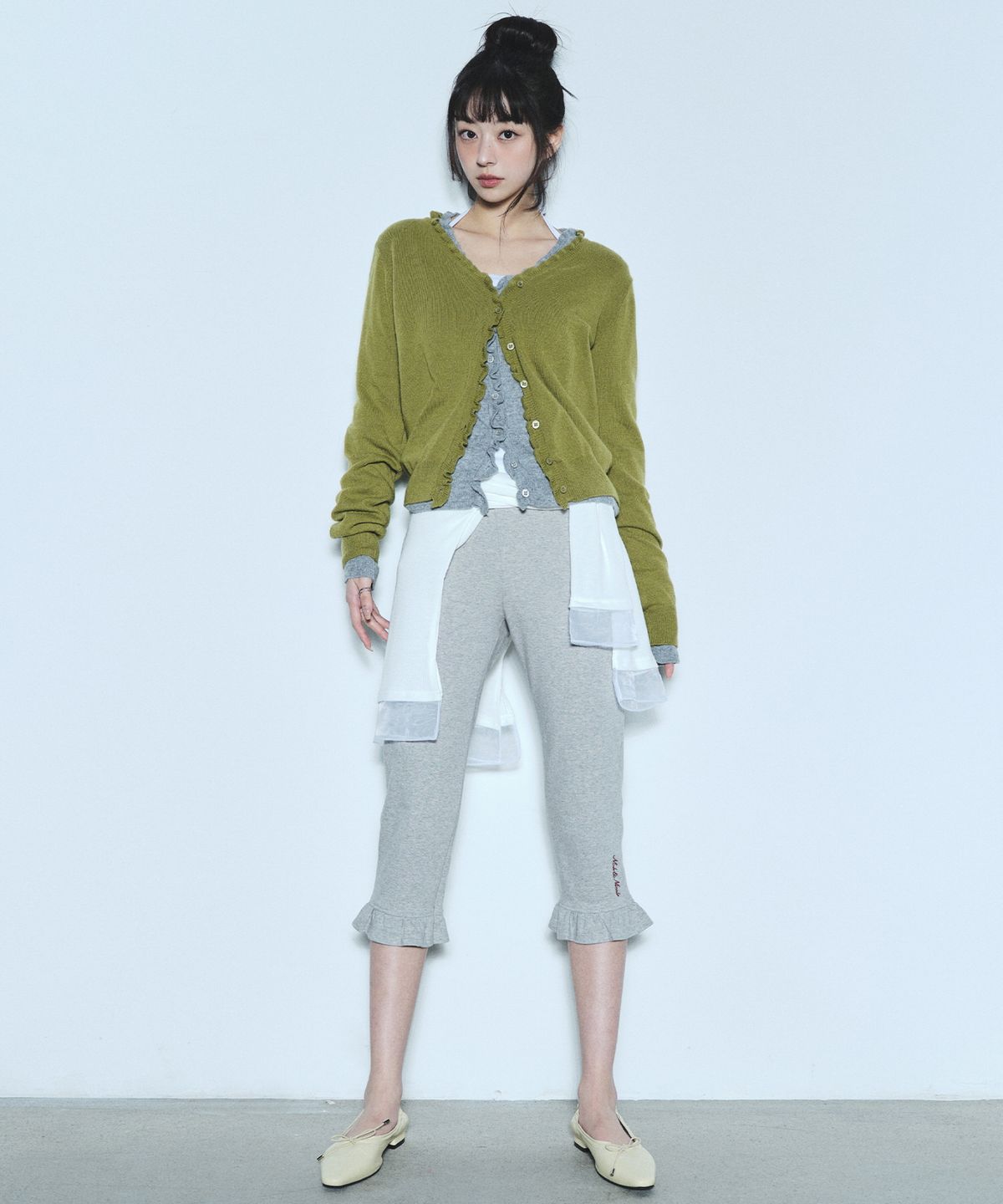 닉앤니콜(NICK&NICOLE) FRILL CAPRI PANTS_GRAY