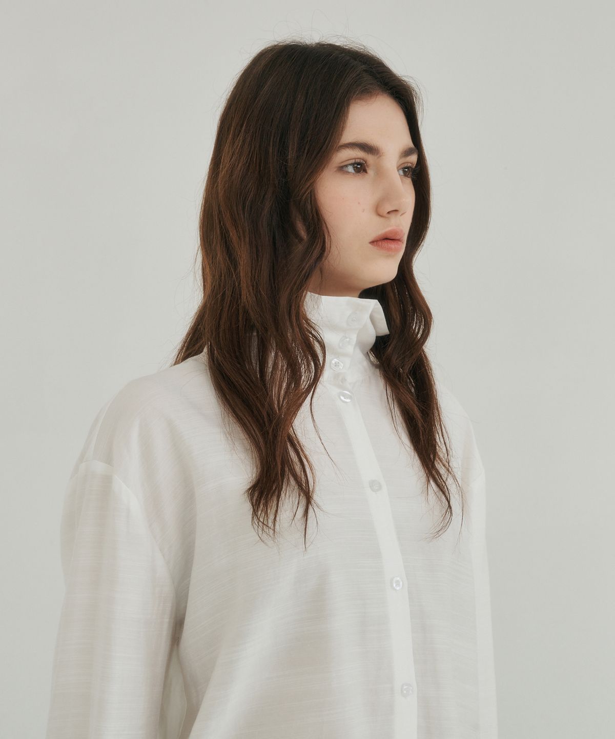 로시로우(LOSSYROW) High neck silhouette shirt white