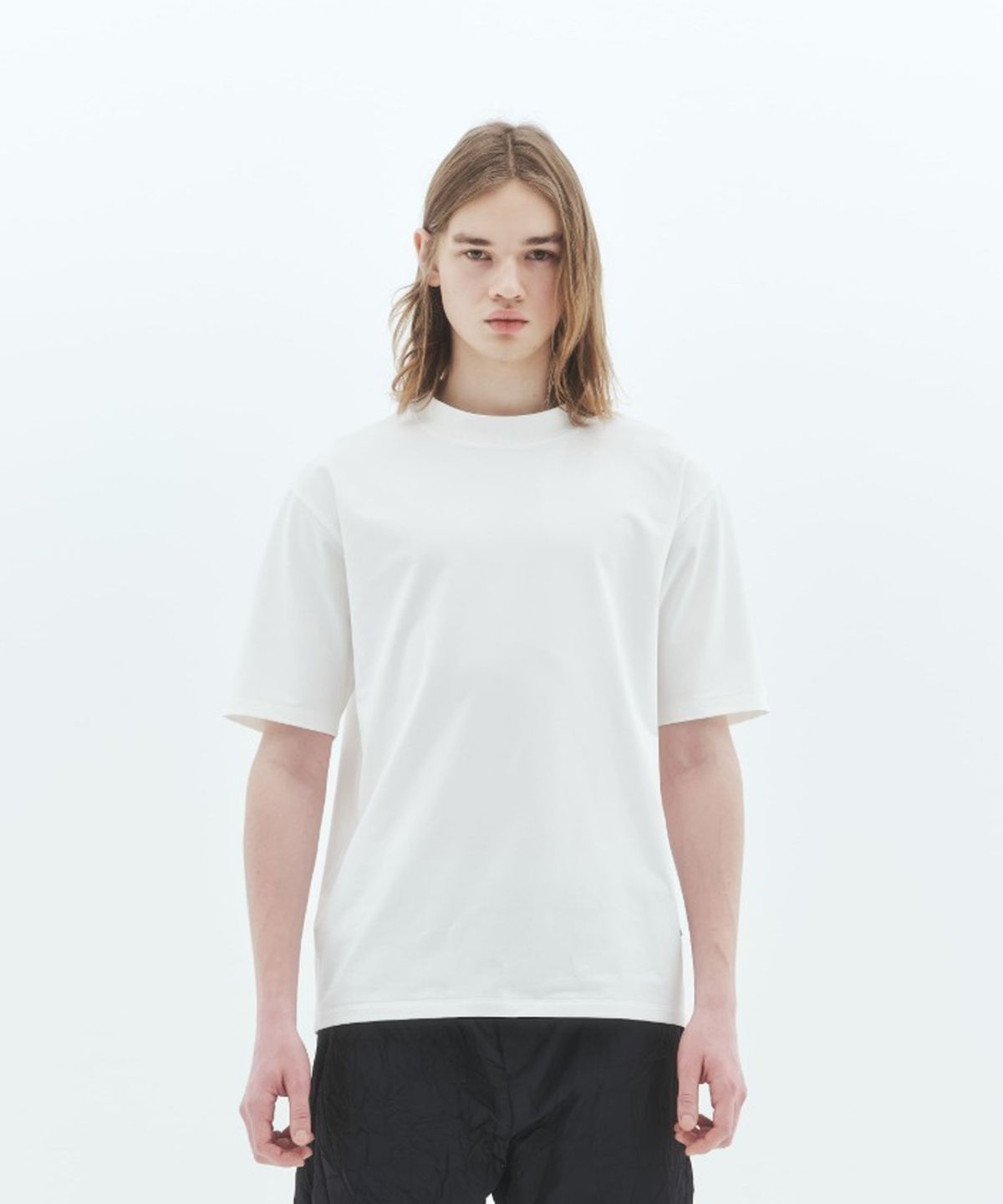 밀라코드(MILACODE) High-Neck Signature T-Shirt (O/WHITE)