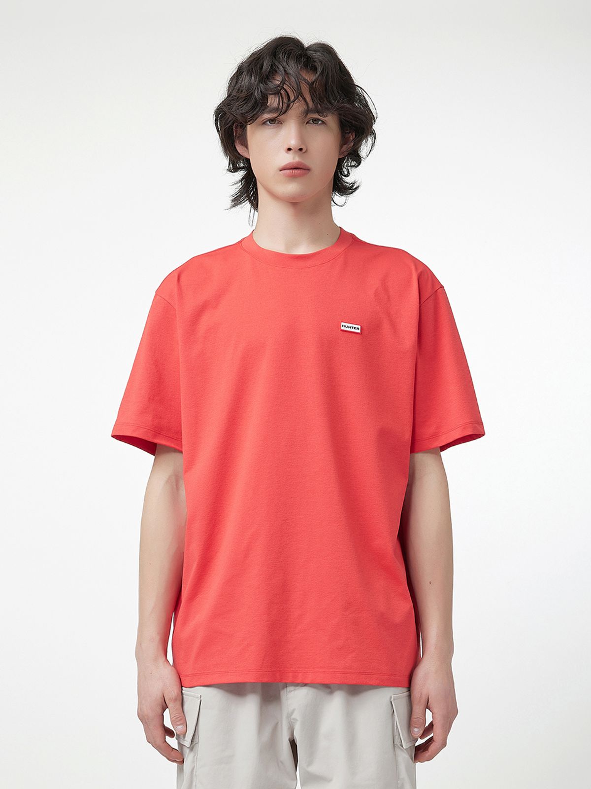 헌터(HUNTER) [MEN] 플레이 시그니처 로고 티셔츠 - 레드 HEM0002ATZRED