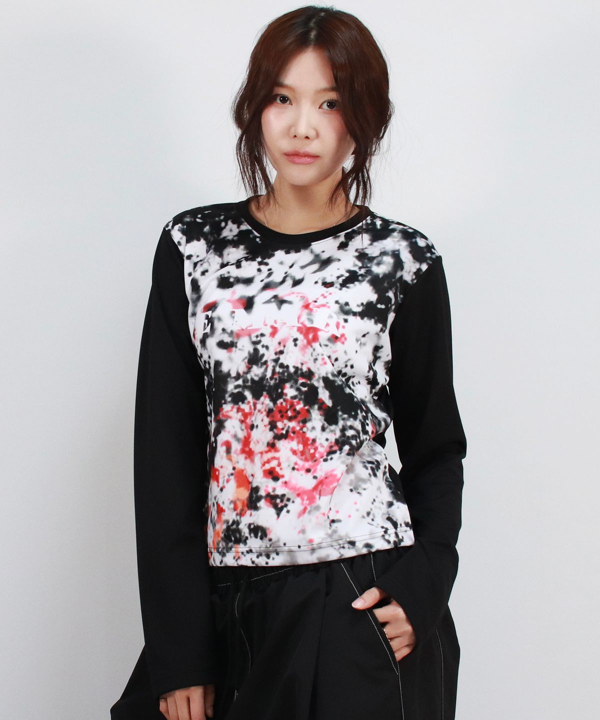 드마크(DEMARC) Graffiti Logo Graphic Slim Fit Long Sleeve T-shirt VER.2