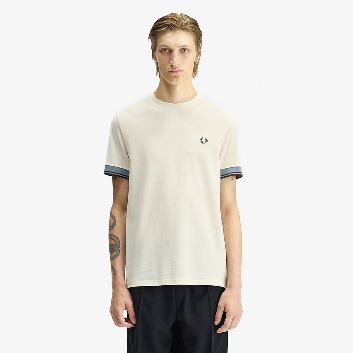 프레드페리(FRED PERRY) [Sharp] 트윈 팁 커프 티셔츠 - 에크루 AFPM2612396-560