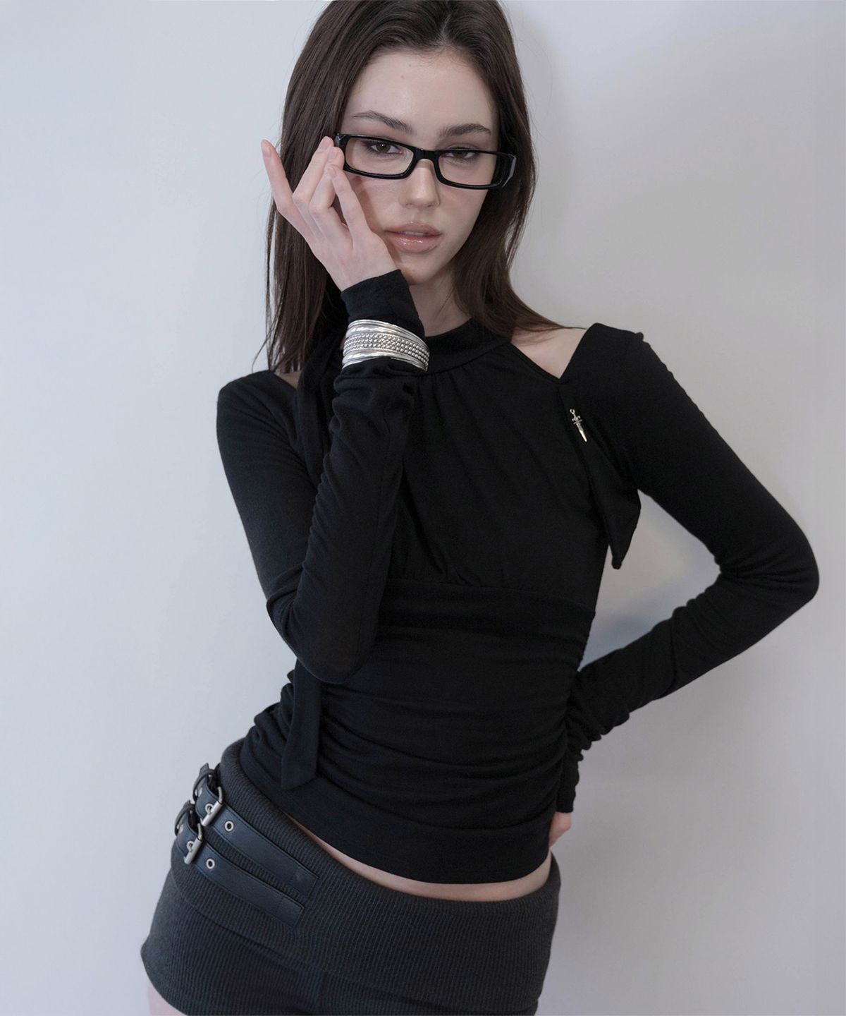 데미오(DAMIO) Layered Scarf Shirring Top (Black)