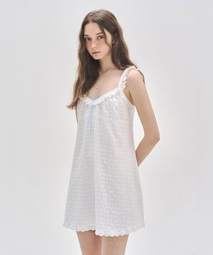 021A 플뤼이드 슬리브리스 드레스