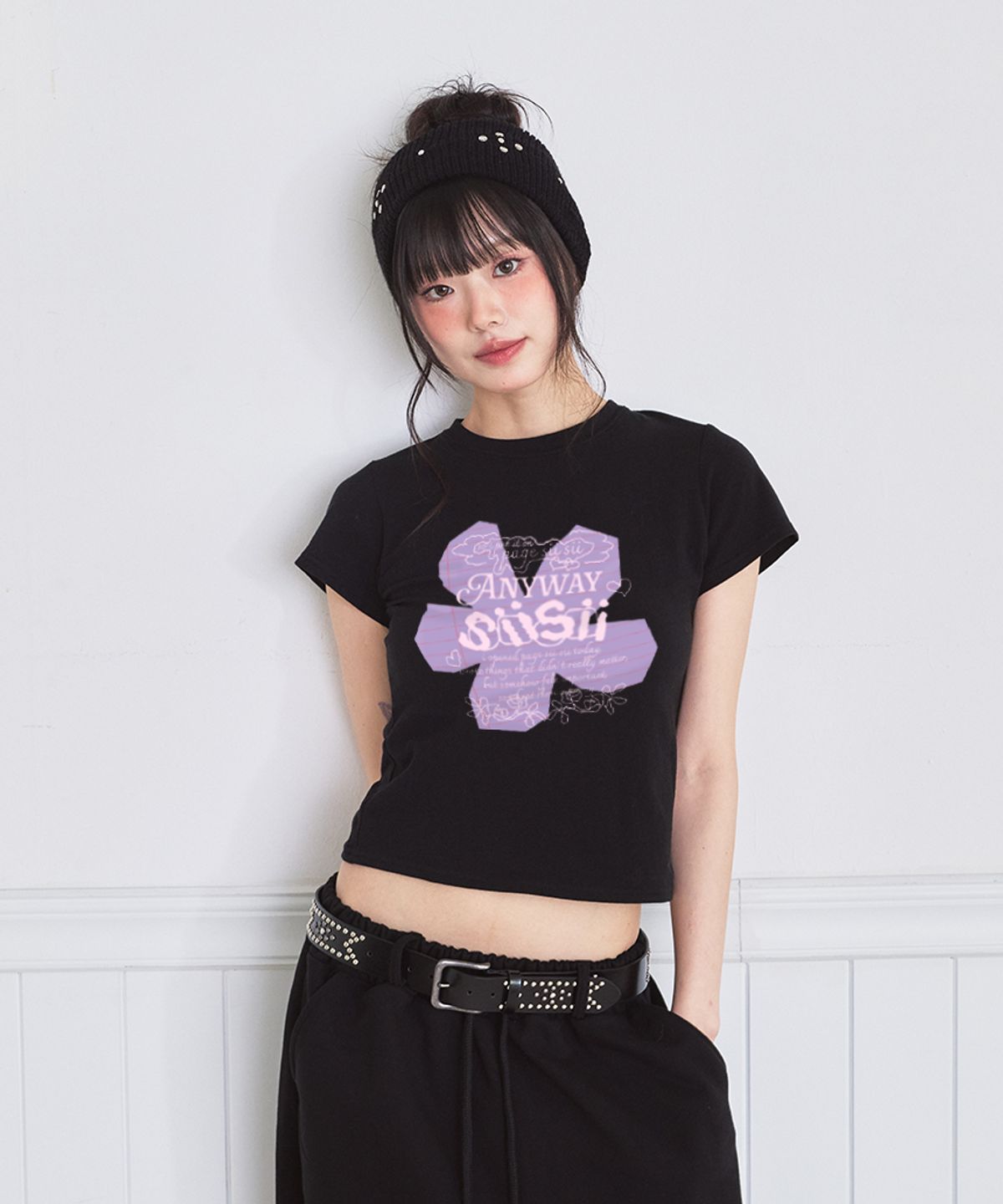 페이지시시(PAGESIISII) 노트플라워 프린팅 슬림핏 반팔티 블랙