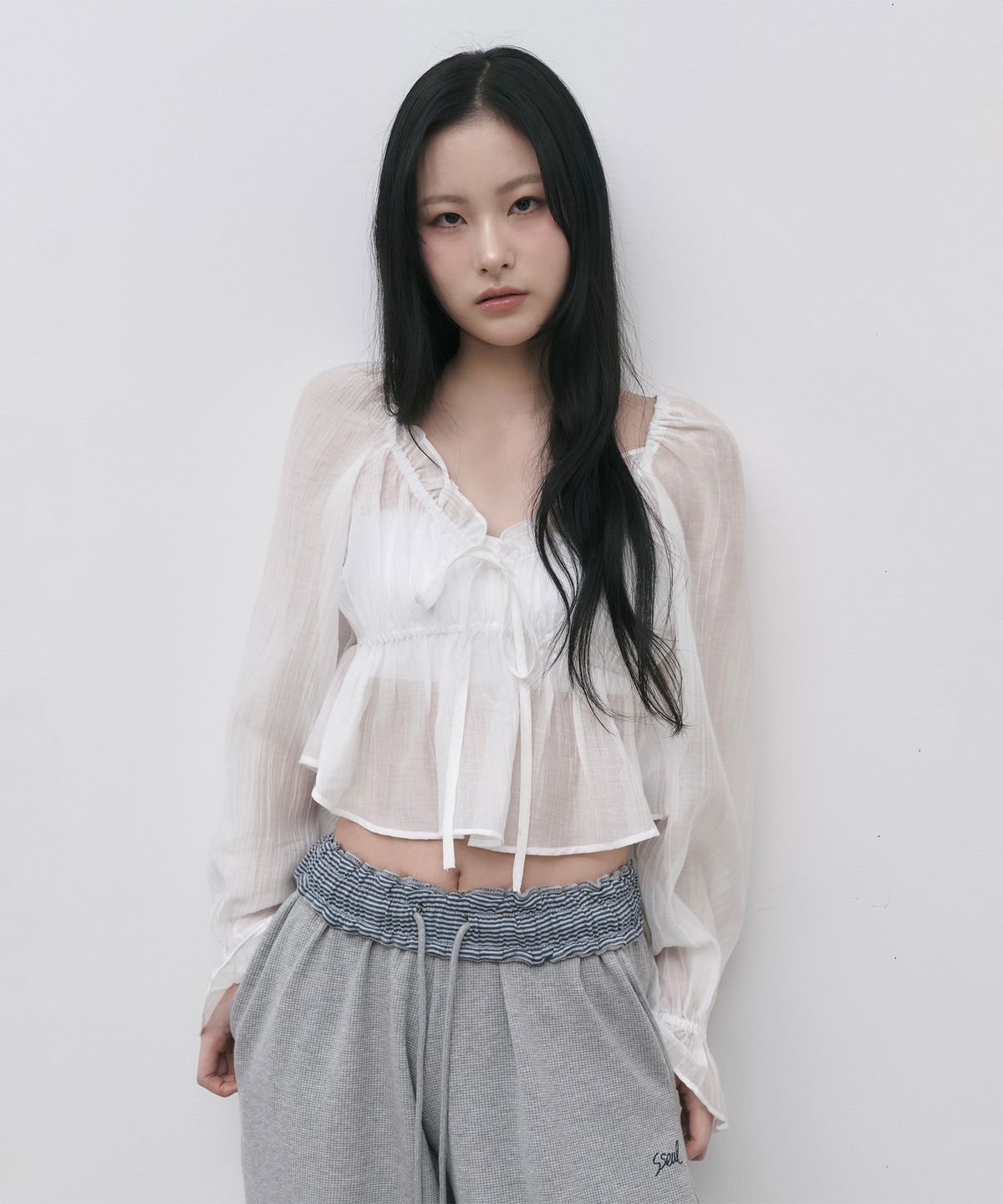 세울(SSEUL) 쉬어 셔링 프릴 오프숄더 블라우스_화이트