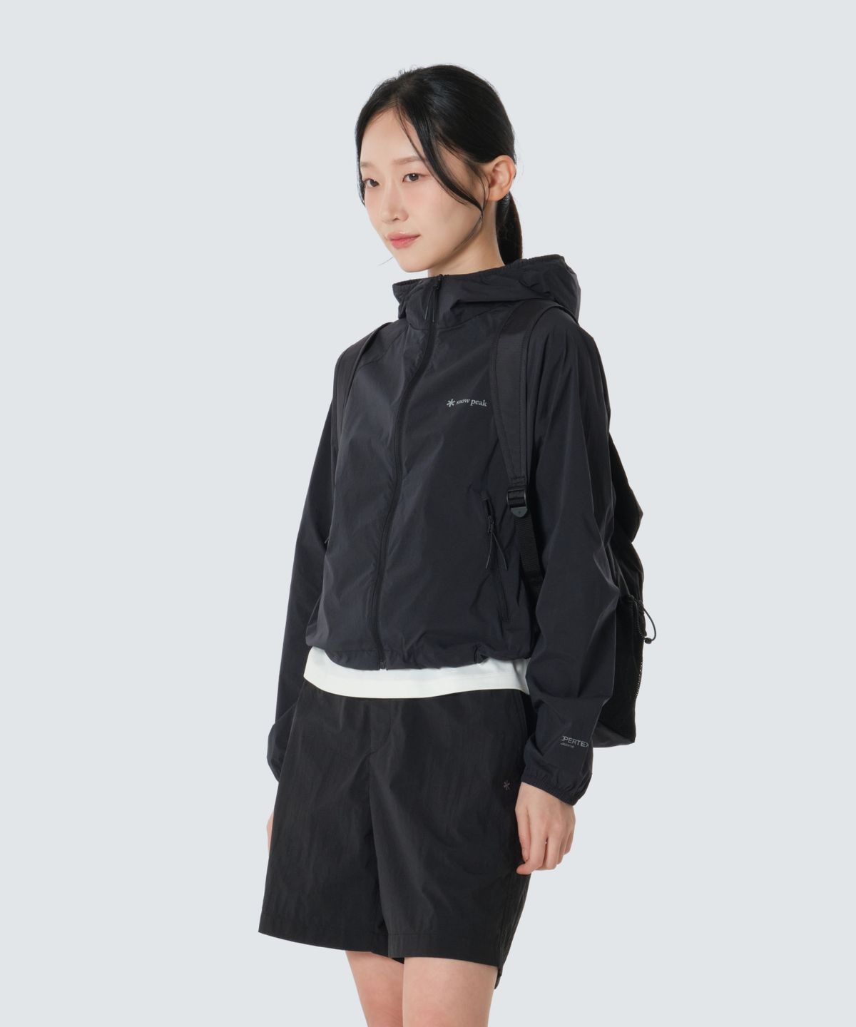스노우피크 어패럴(SNOWPEAK APPAREL) 피코 선블록 퍼텍스 초경량 여성 바람막이 (S26MWTWB79) Dark Charcoal