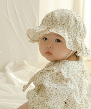 작은 햇살에 반짝이는 아가의 모자라구요  - 아기 프릴모자