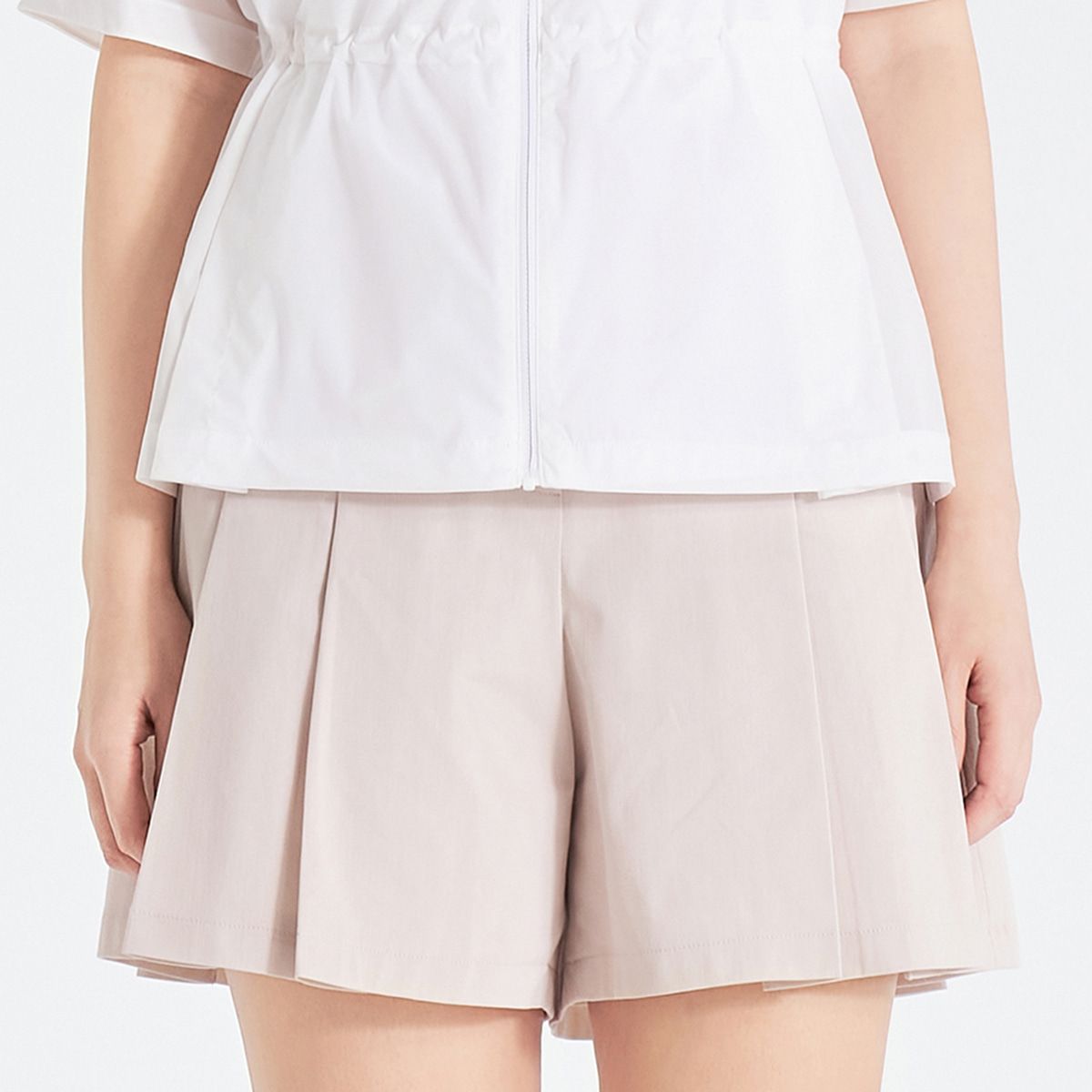테일러메이드 어패럴(TAYLORMADE APPAREL) 26SS 여성 주름 반바지 TP6-62HG83-508
