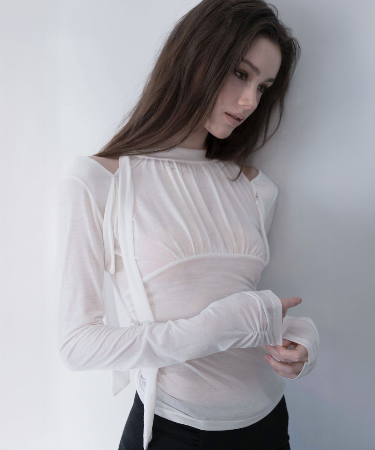 데미오(DAMIO) Layered Scarf Shirring Top (Ivory)