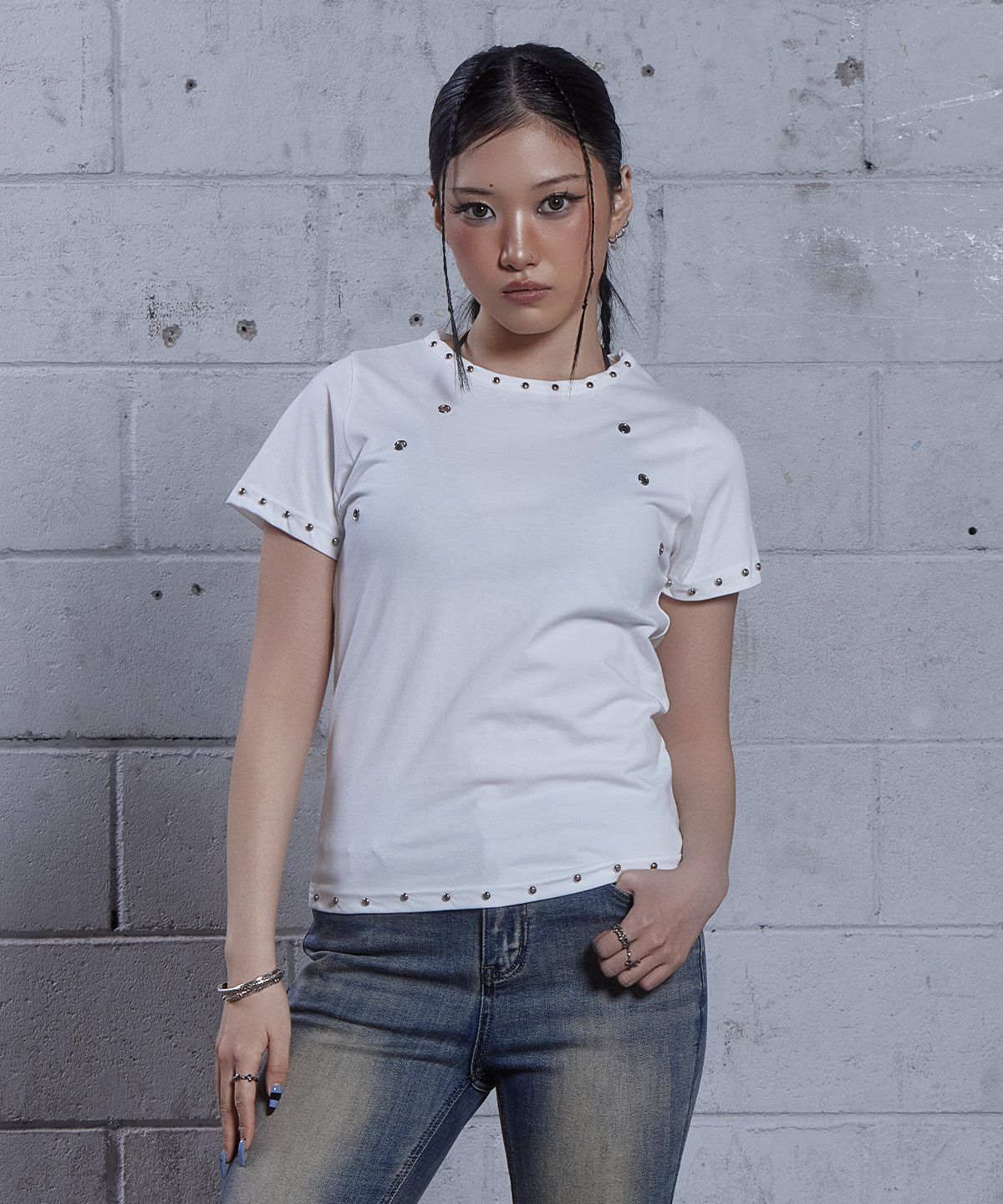 디오스피스(DAUSPICE) (DUC) Eyelet Stud Semi-Crop T-Shirt White