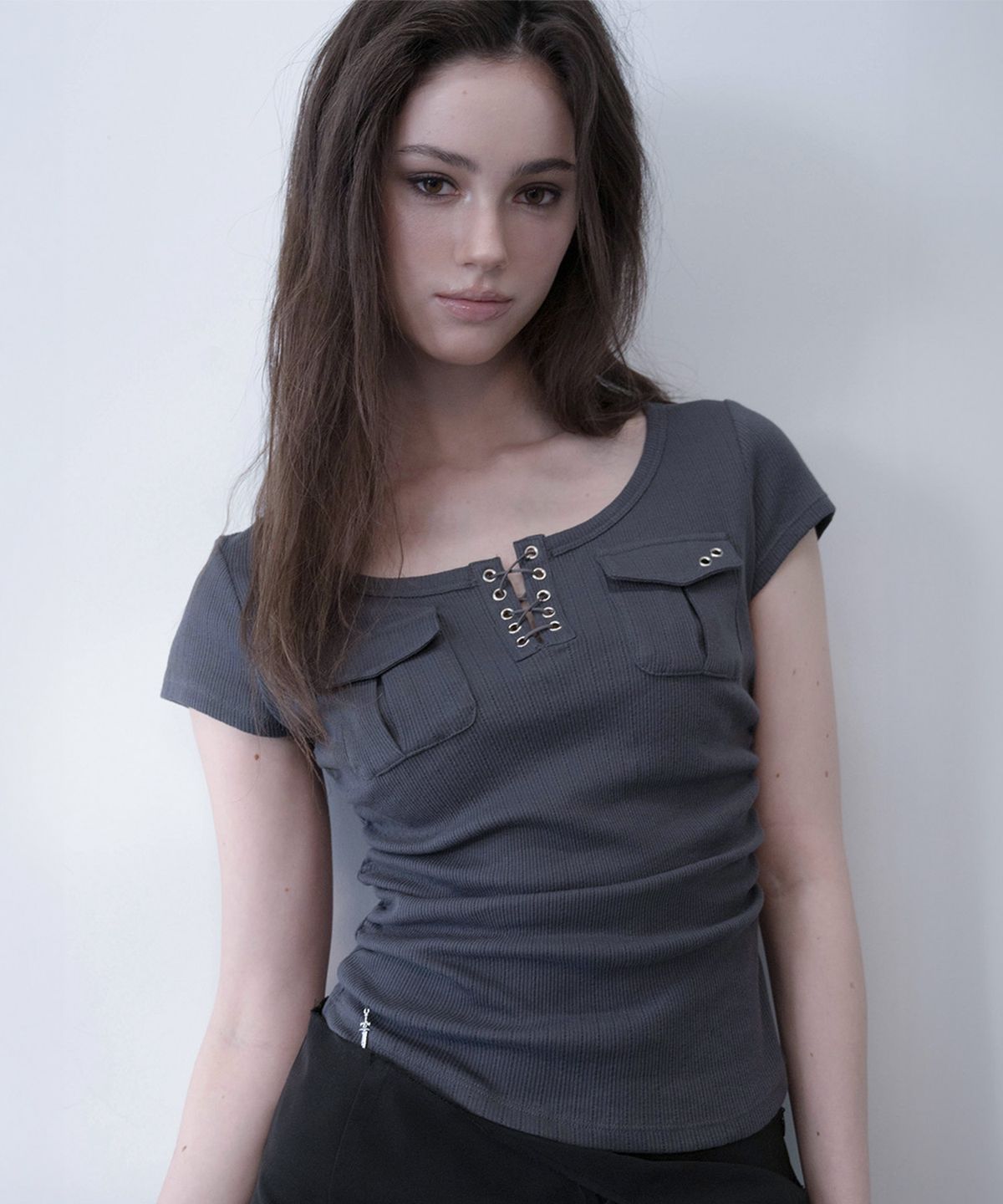 데미오(DAMIO) Lace-Up Pocket Top (Charcoal)