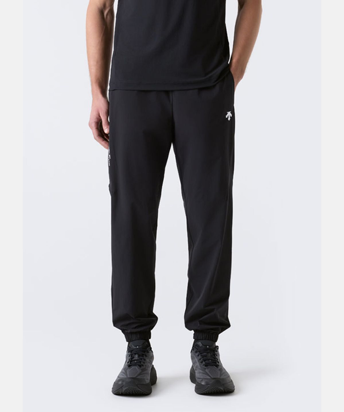 데상트(DESCENTE) 스위스 트라이애슬론 카고 조거 팬츠 블랙 SR221IWP43