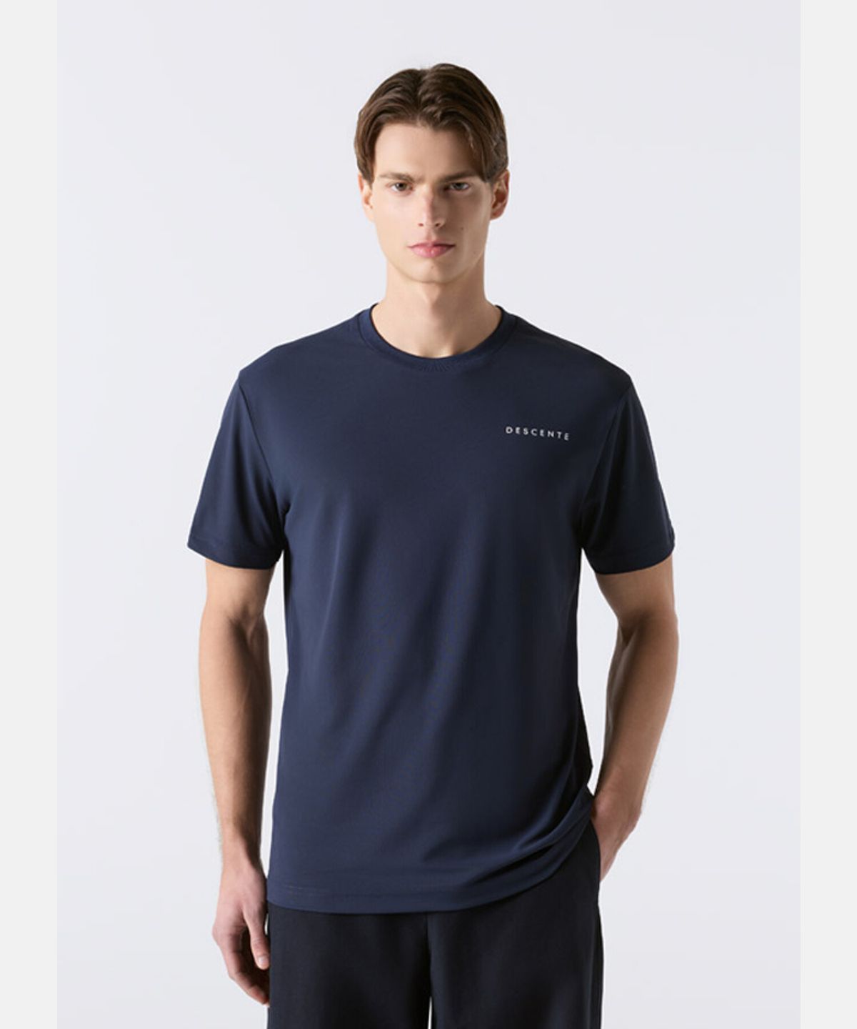 데상트(DESCENTE) 레이블록 워딩 그래픽 반팔 티셔츠 네이비 SR223UTS47