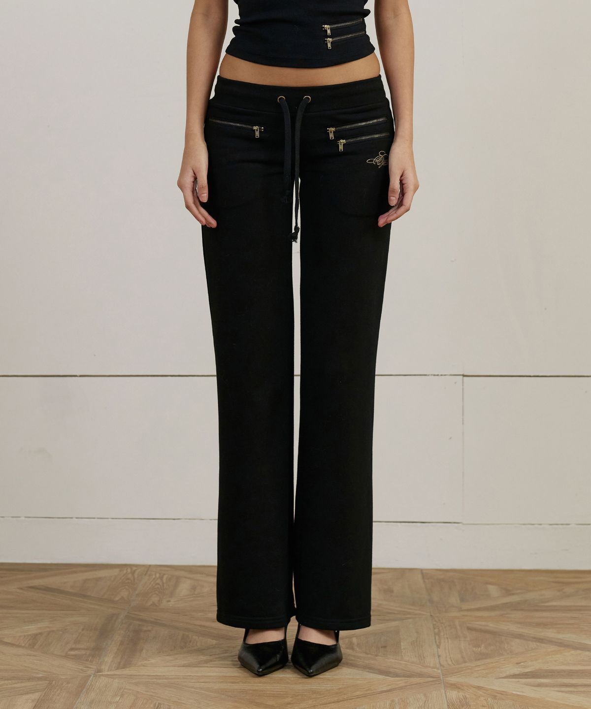 이와이이알(EYEER) Script Logo Zipper Low Rise Training Pants - Black