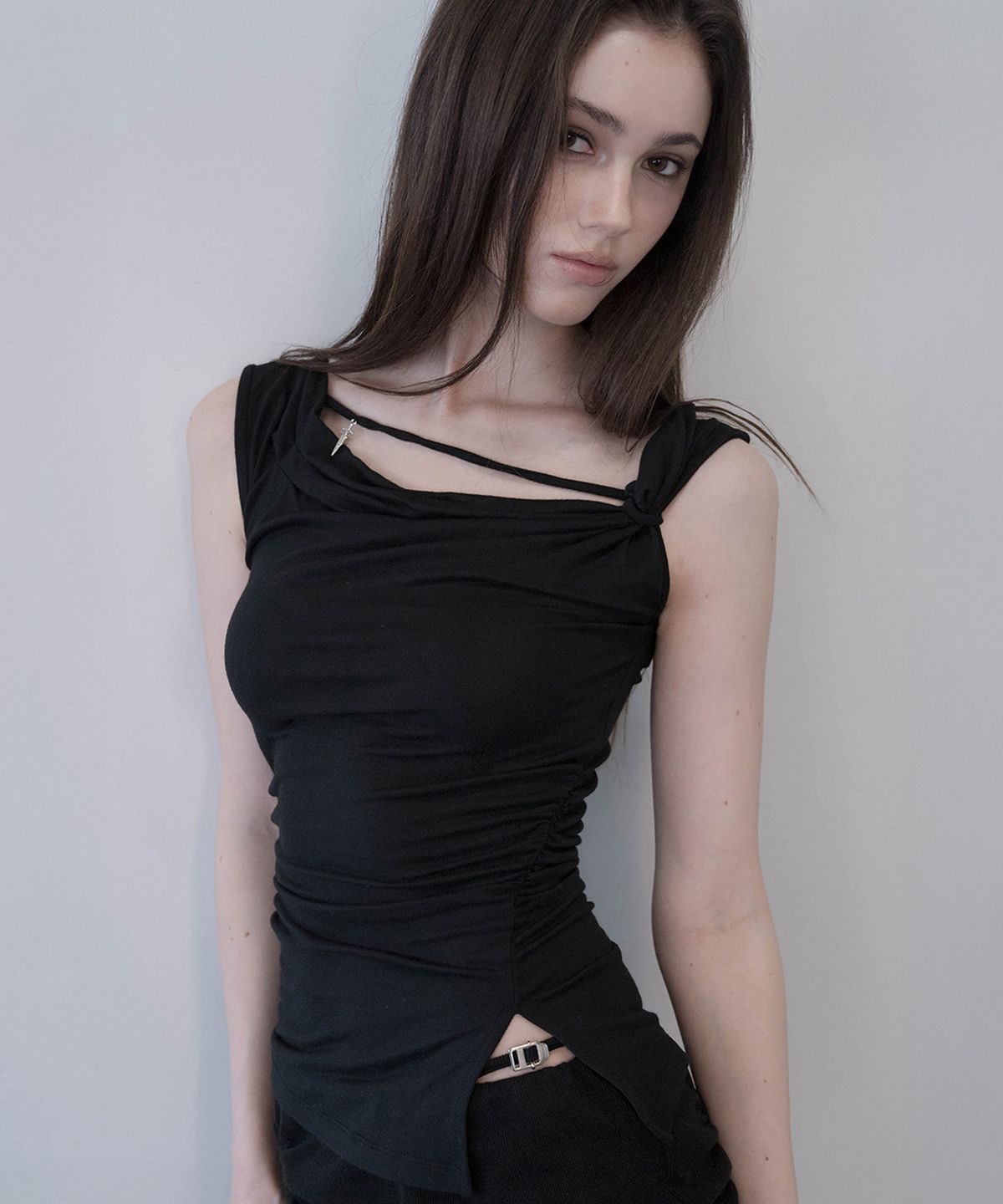 데미오(DAMIO) Draped Strap Sleeveless Top (Black)