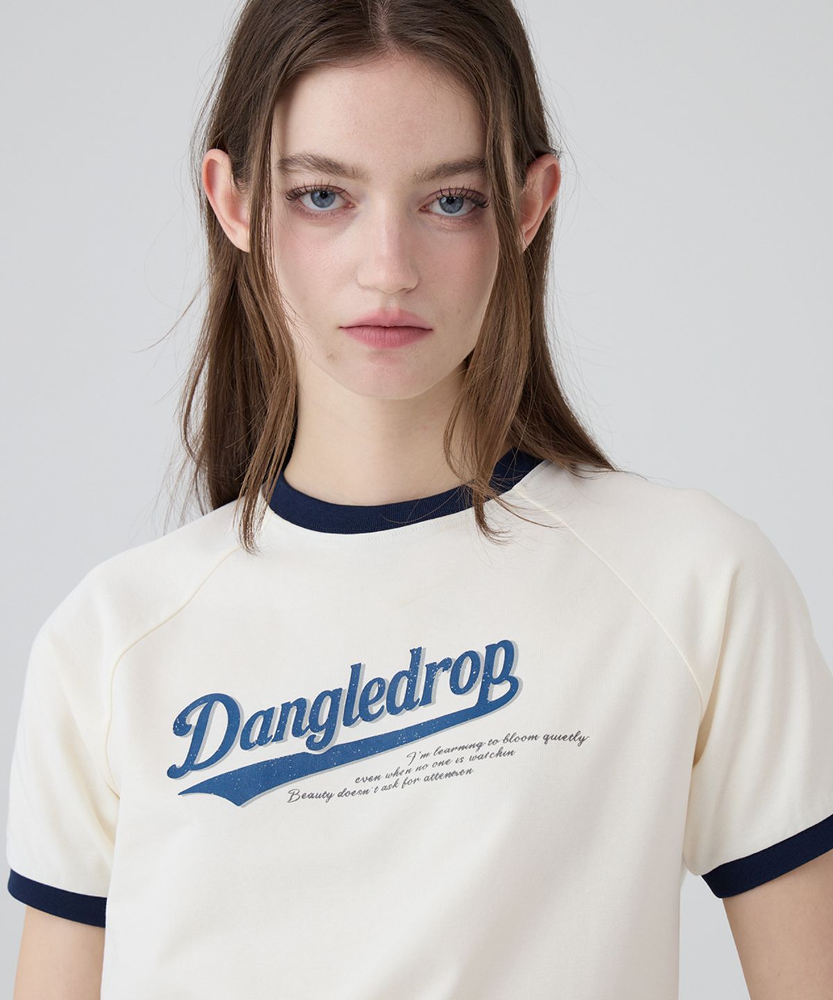 댕글드랍(DANGLEDROP) DGDP 레트로 나그랑 링거 세미크롭 반팔_아이보리