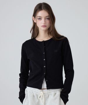 DGDP 스퀘어 로고 슬림핏 라운드넥 가디건_블랙