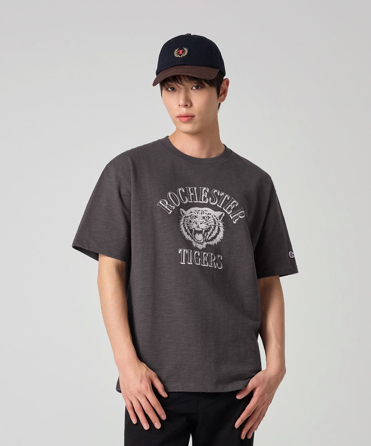 챔피온(CHAMPION) 헤리티지 타이거 티셔츠 Charcoal