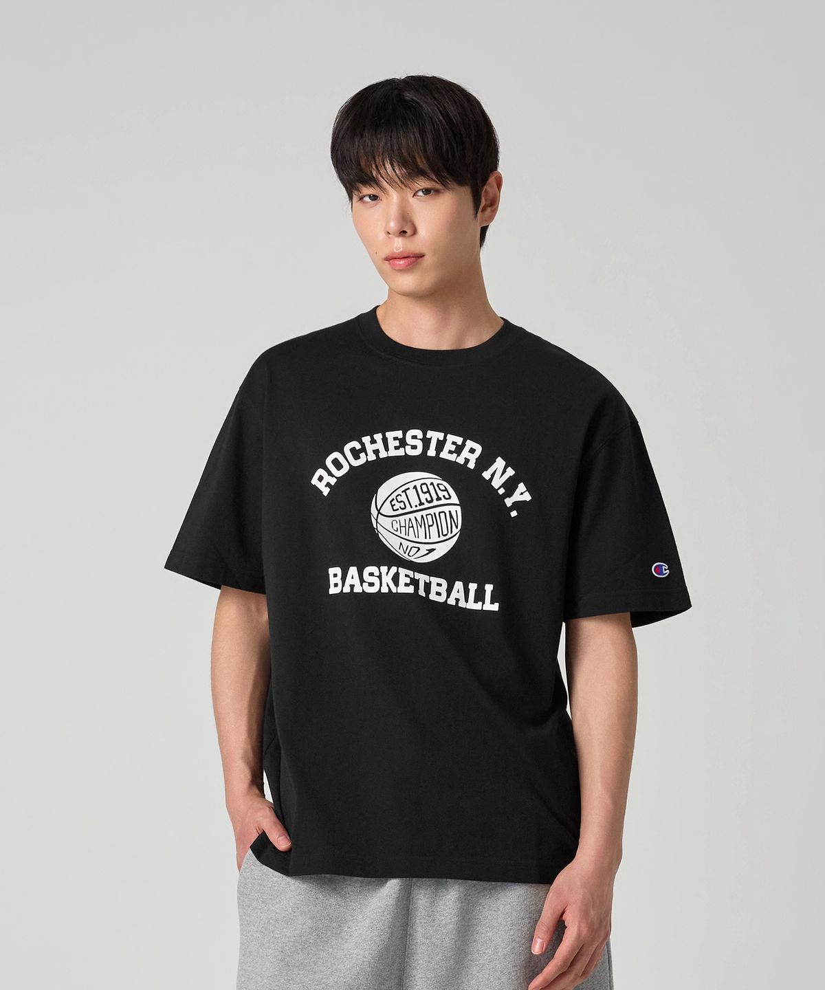 챔피온(CHAMPION) 바스켓볼 프린트 티셔츠 Black