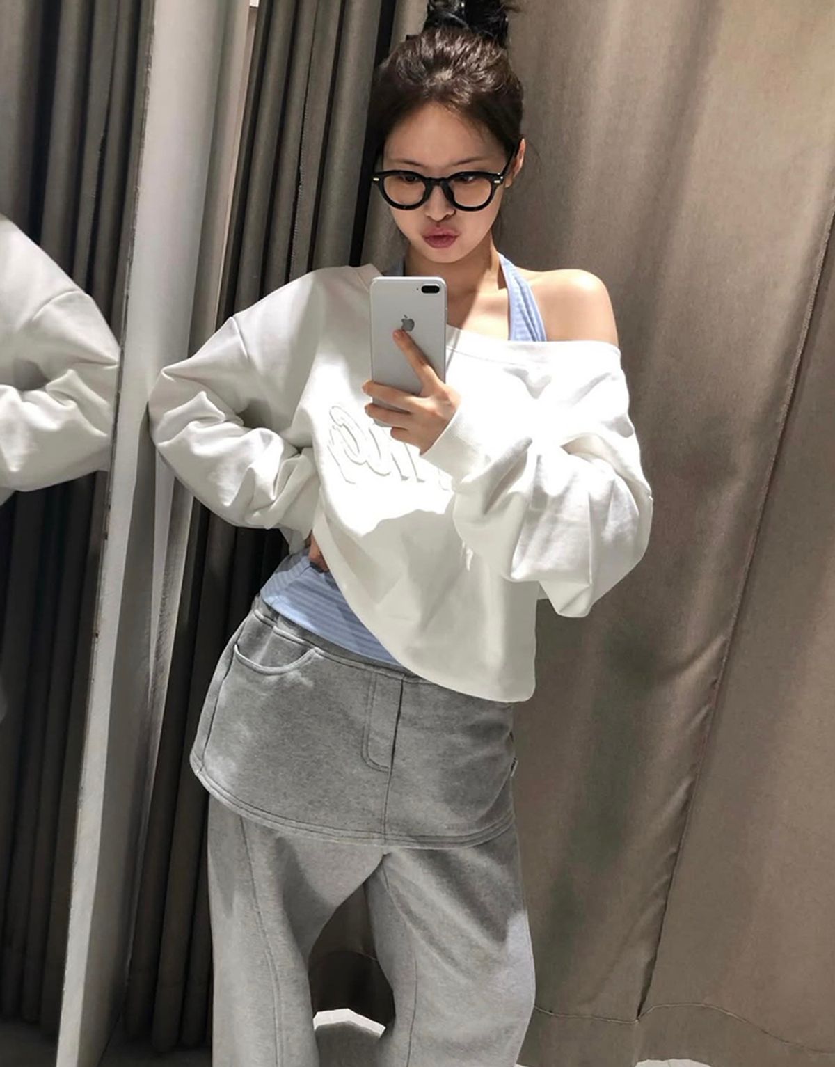 스트라이프마가린(STMG) 레터링 아플리케 오프 원숄더 스웻 셔츠 아이보리
