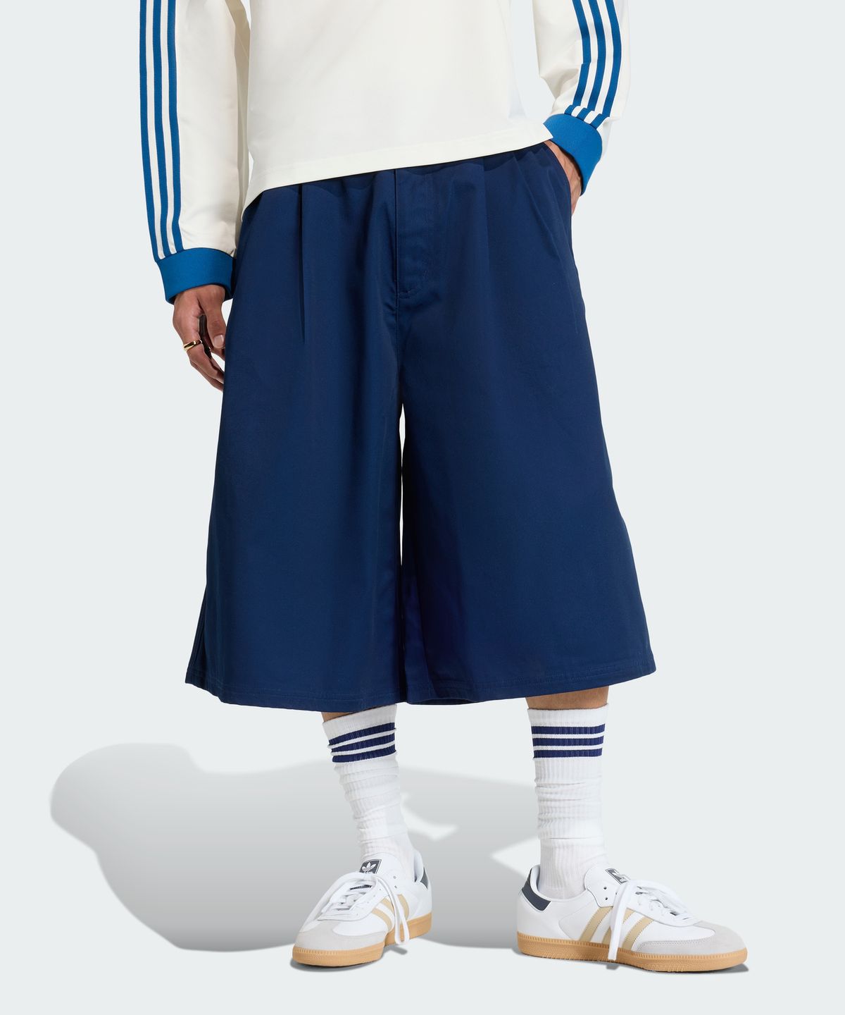 아디다스(ADIDAS) 프리미엄 에센셜 워크웨어 와이드 쇼츠 KD0587