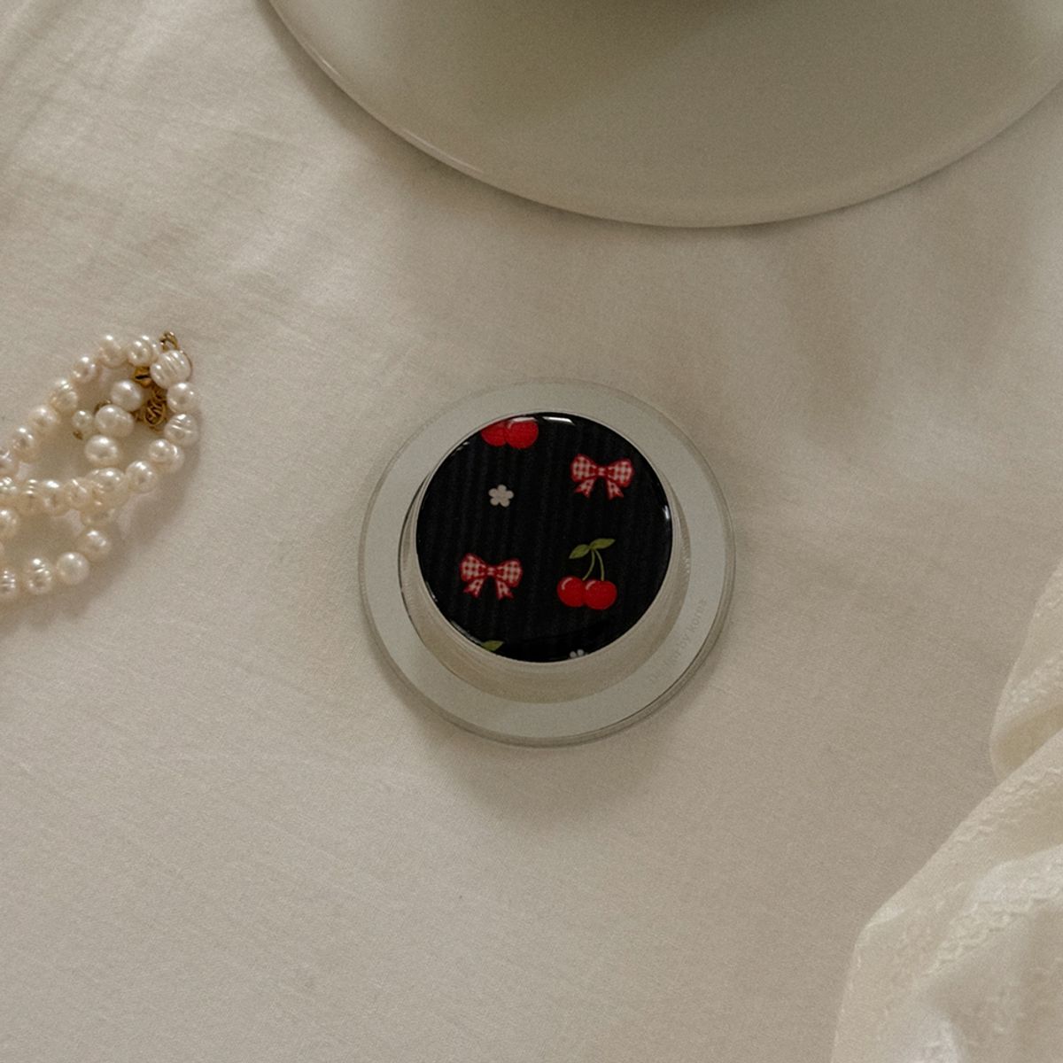 메이드모먼(MADEMOMENT) cherry cuddle pattern 디자인 [맥세이프 에폭시톡]