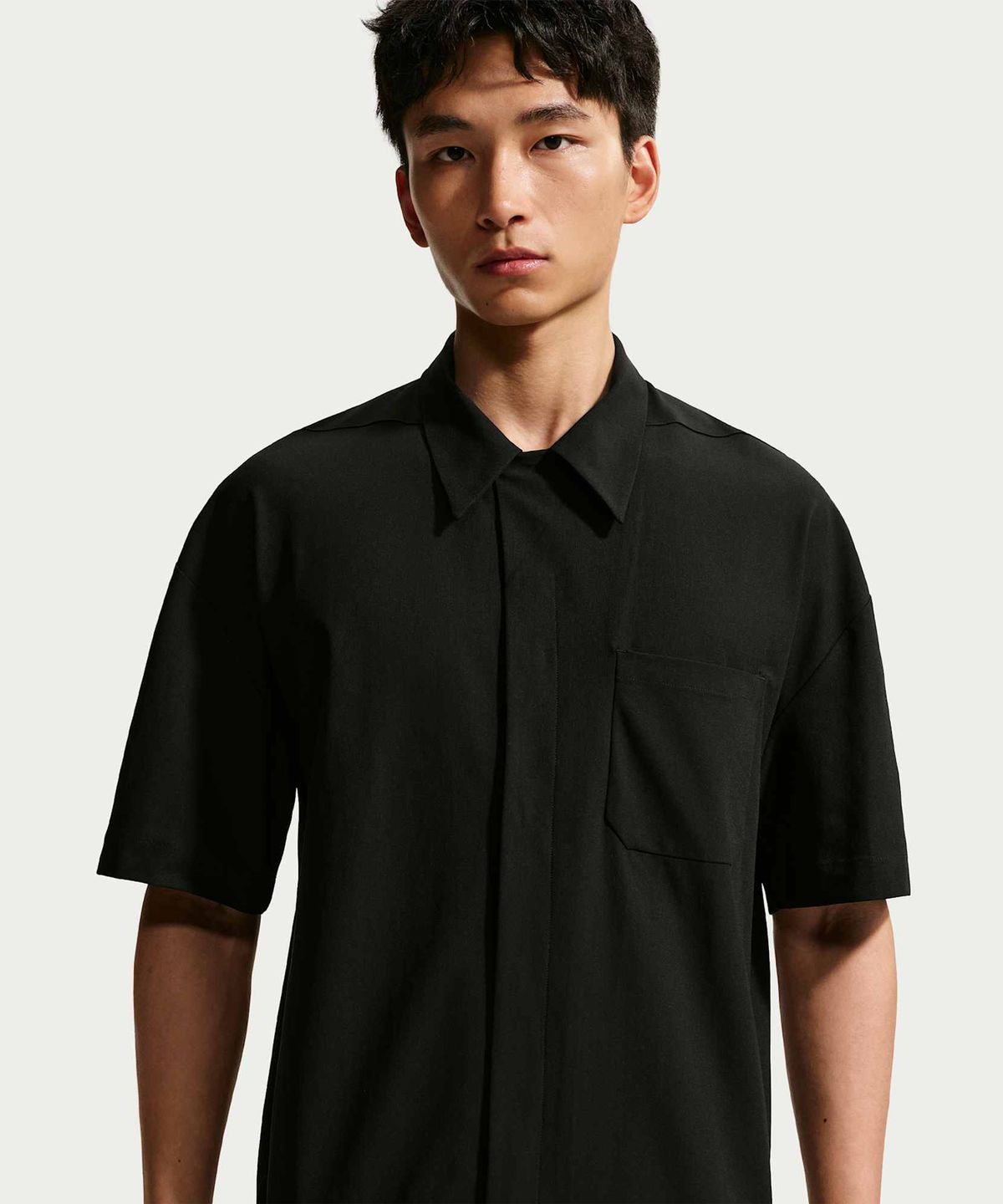 나이키(NIKE) 24.7 퍼펙트스트레치 드라이 핏 UV 버튼업 셔츠 M - 블랙:다크 스모크 그레이 / IF2735-010