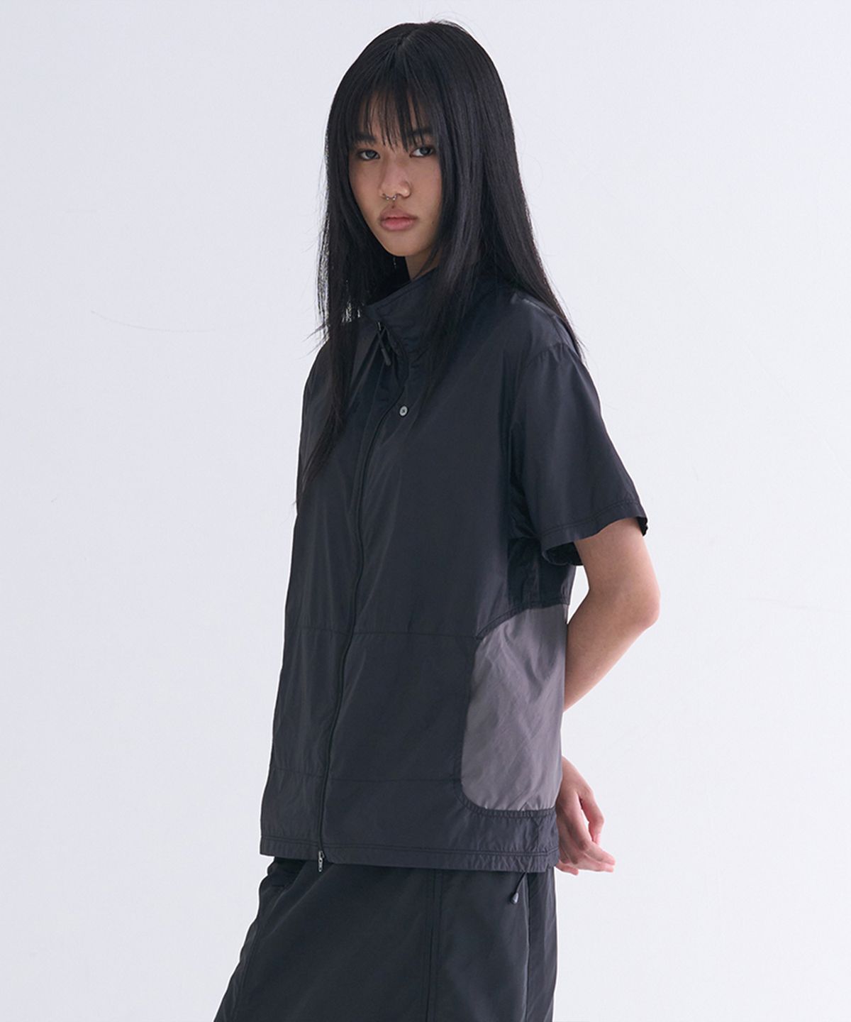 웰빙익스프레스(WELLBEING EXPRESS) Light Nylon Half Sleeve Zipup Black