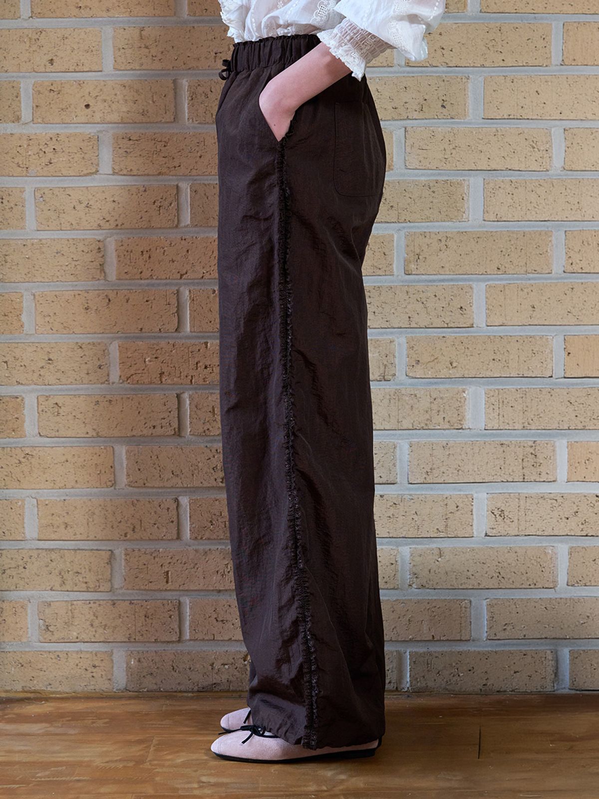 뮈뮈에르(MUEMUER) Lace Track Wide Pants MU2611PT104M