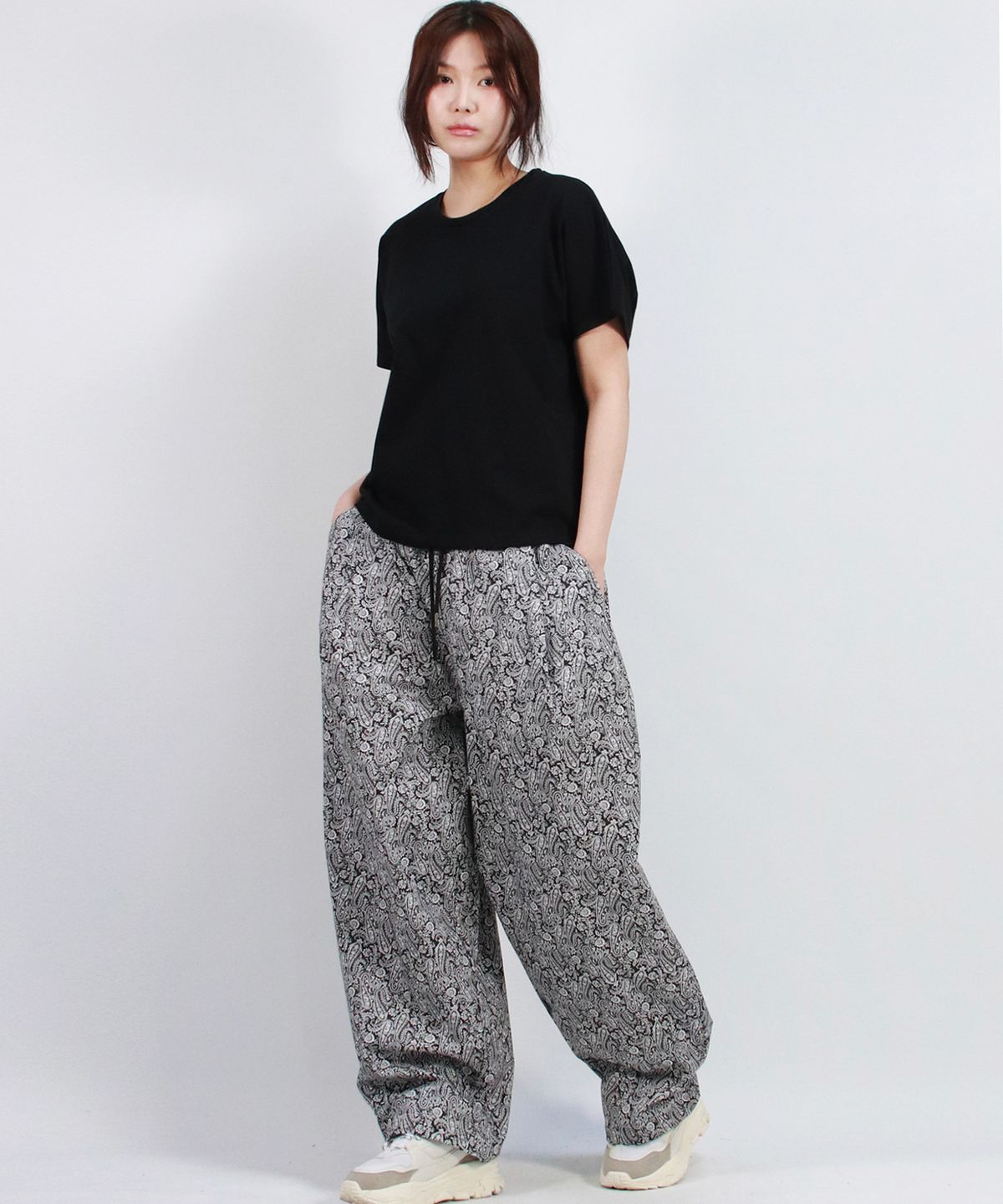 드마크(DEMARC) Paisley side one tuck curved wide pants Black