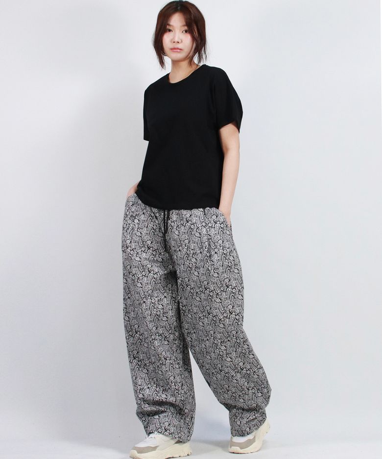Paisley side one tuck curved wide pants Black