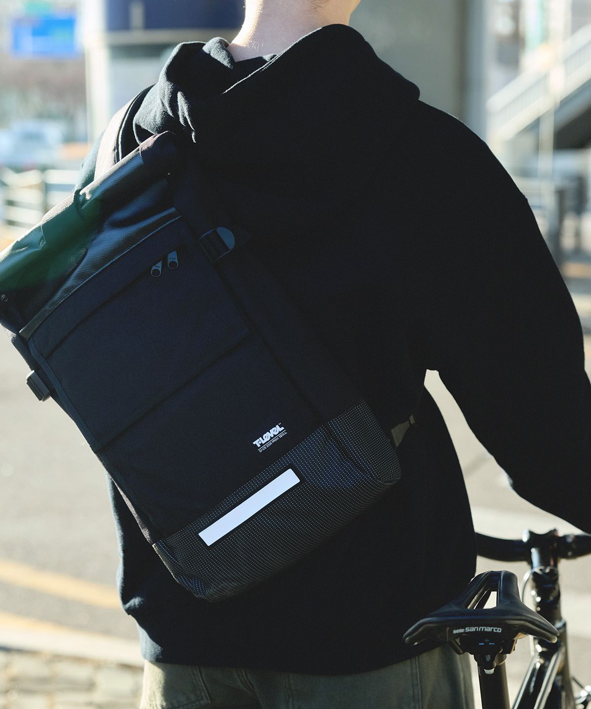 티레벨(T-LEVEL) Juven Roll Top Messenger Bag Black