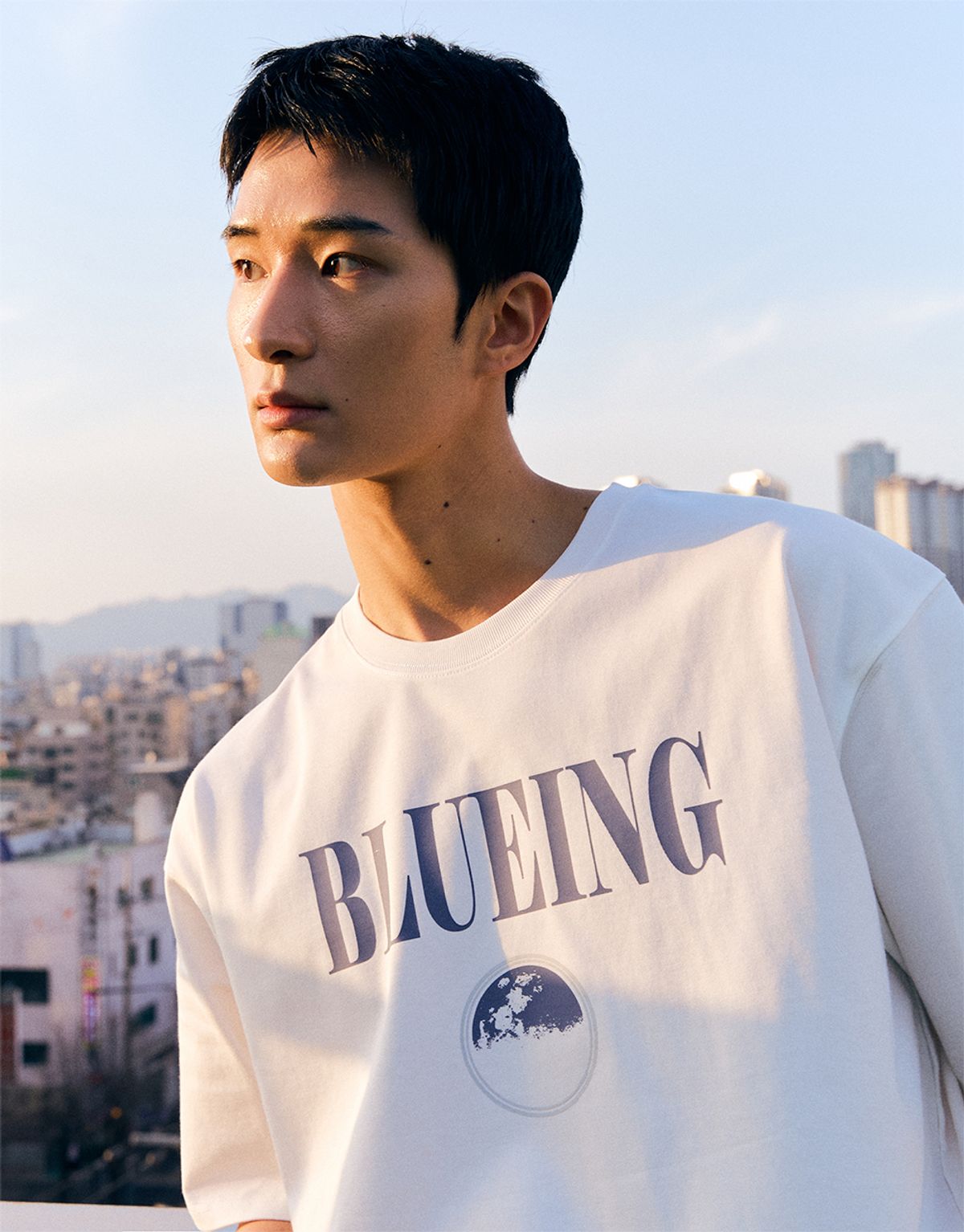 블루잉(BLUEING) BLUEING PLANET LOGO GRAPHIC TEE [WHITE]