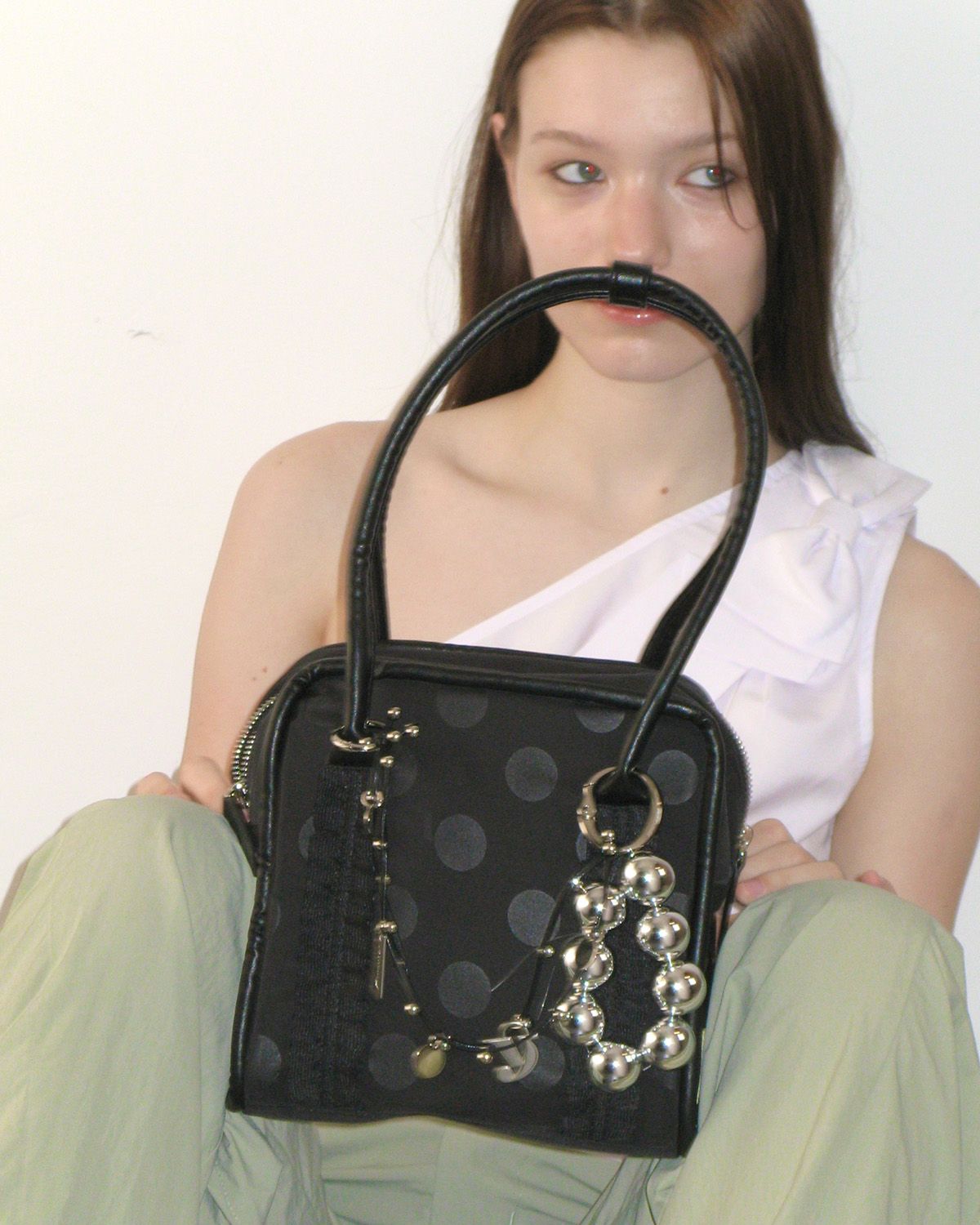 YEOMIM ヨミム　ミニボックスバッグ 黒ドット MUSINSA公式 | YEOMIM mini box bag (black dot)