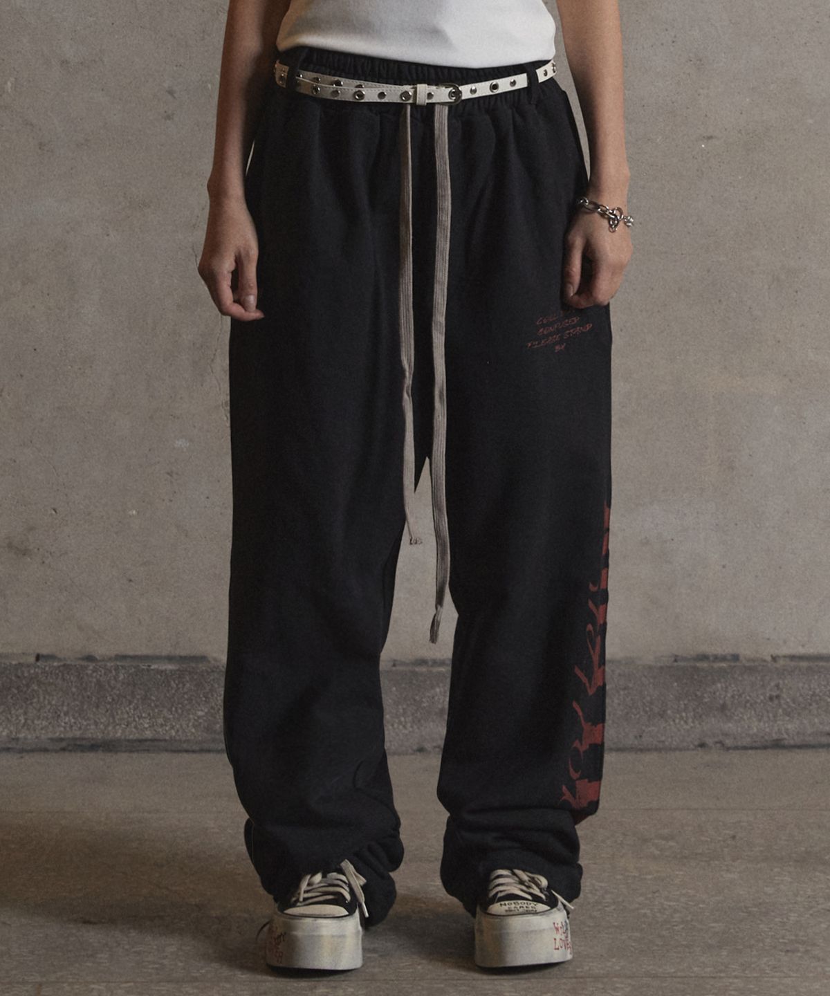 가터갤러리(GOTTER GALLERY) SIDE LOGO CROSS SWEAT PANTS_BLACK