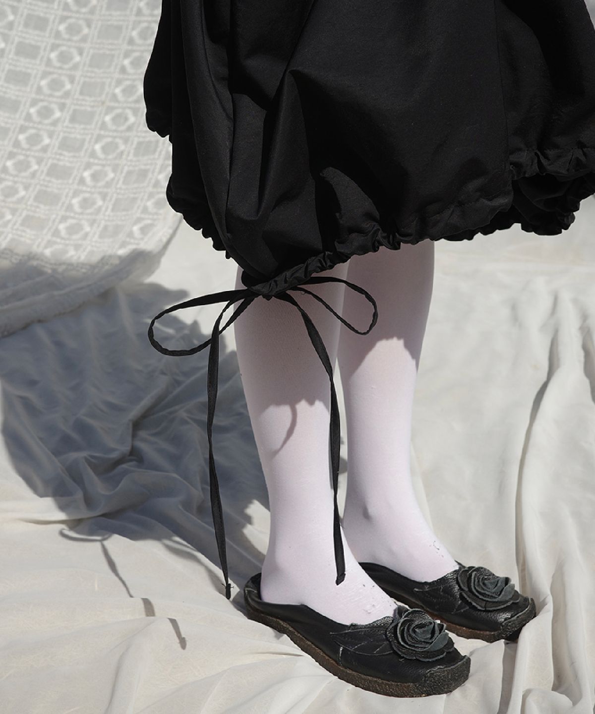 이서이(ESEOE) petal volume skirt Black