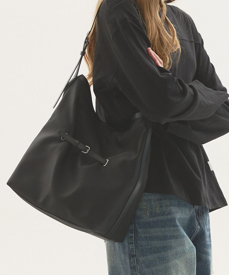 Strap point bucket bag _Black