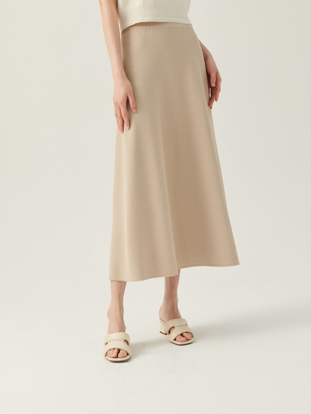베이스스레드(BASETHREAD) Frame A Line Skirt - Beige