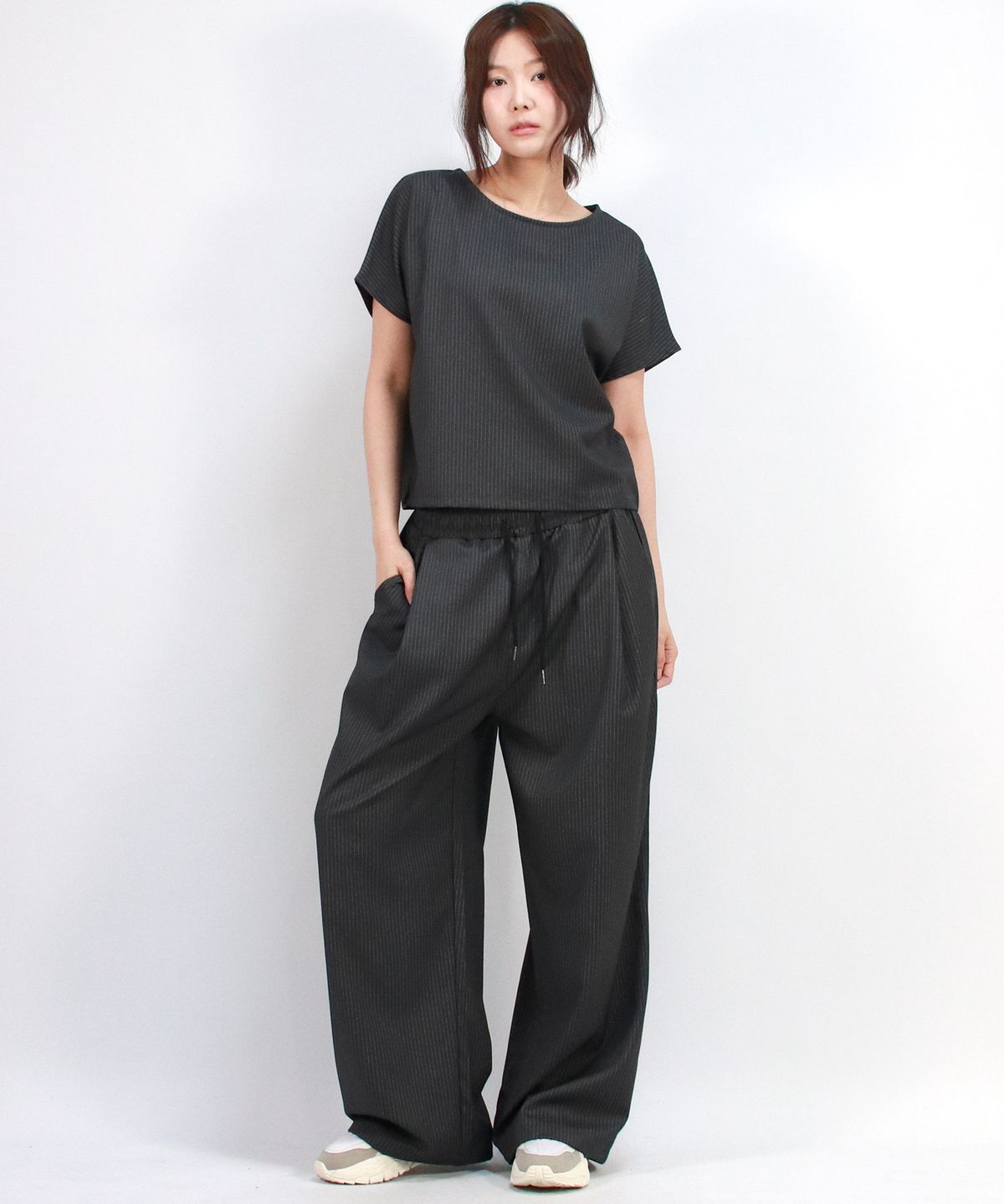 드마크(DEMARC) Pin Stripe Slacks Semi-Wide One-Tuck Pants