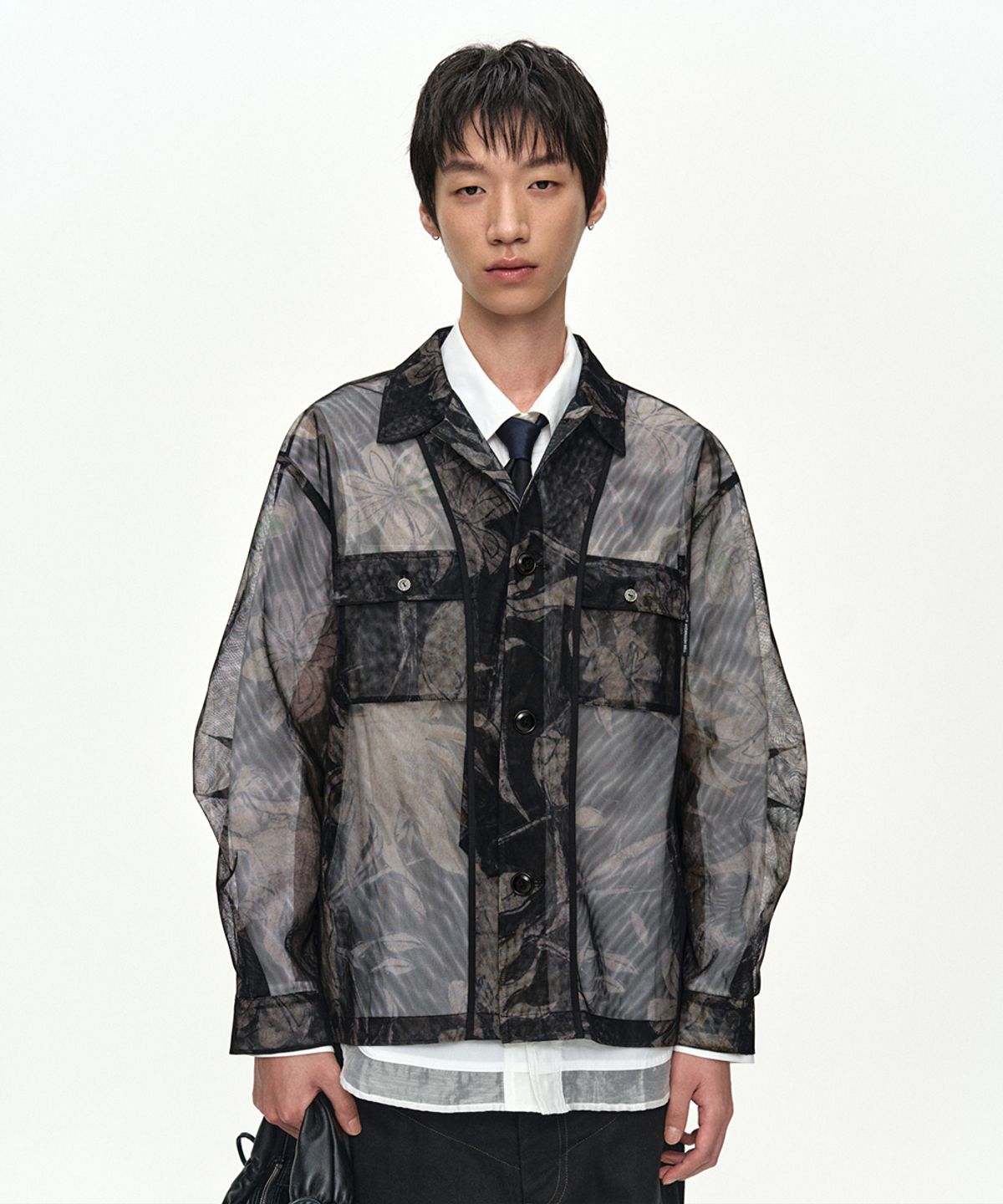 앤더슨벨(ADSB ANDERSSON BELL) KARIM SHEER FLOWER PRINTED OVER SHIRT atb1524m(BLACK/BEIGE)